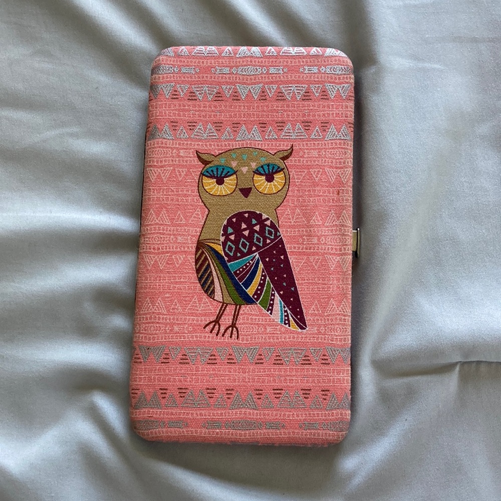 pink wallet